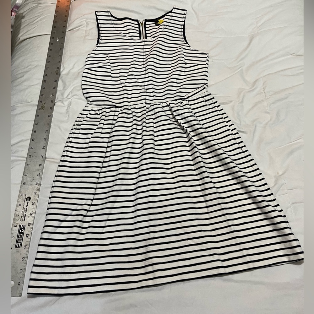 LOFT Black and White Patterned Jacquard Textured Dress - Size 6